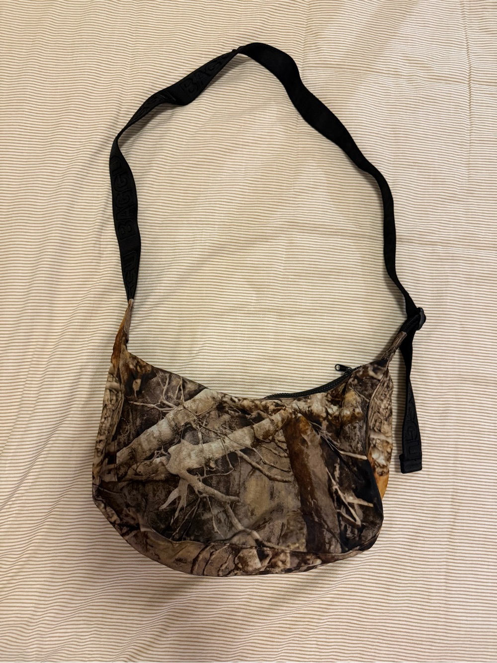 BAGGU Photo Forest Medium Crescent Bag